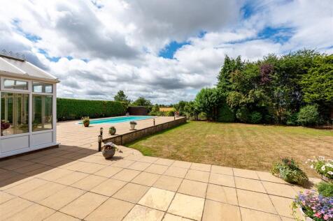 49 Sabrina Road-garden2.jpg