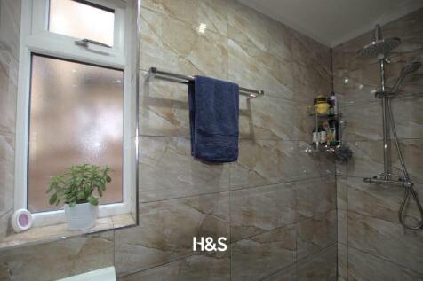 222 Lincoln Road North - Wet Room 1.jpg