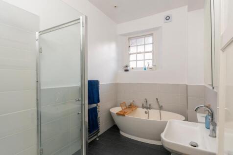 0T4CDHS - Bathroom B.jpg