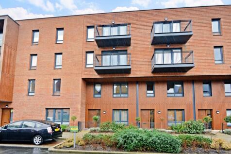 35 Conninghm Crt ...