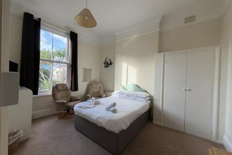 Broadshades Apartments , 9 Saint Andrews Road, Paignton  photo 3