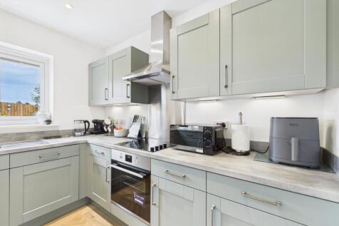 CAM04201G0-PR0108-STILL009