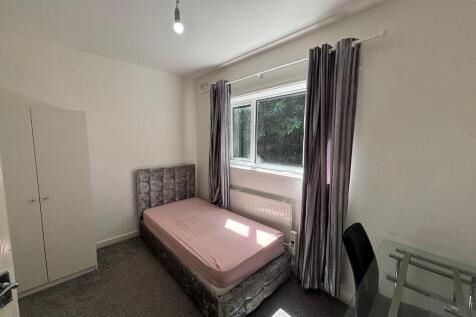 Kellbrook Crescent, Manchester, Greater Manchester, M7 photo 5