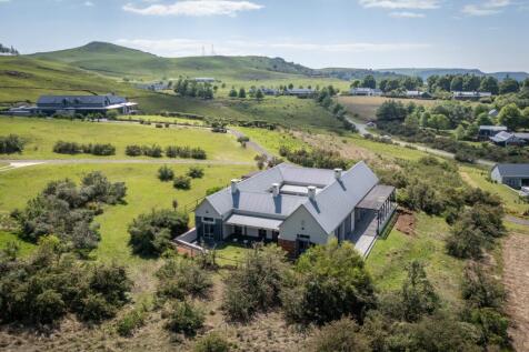 Picturesque setting  !!