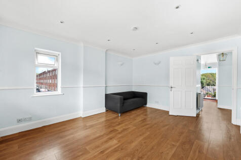 High Road, Loughton, Essex, IG10 photo 3