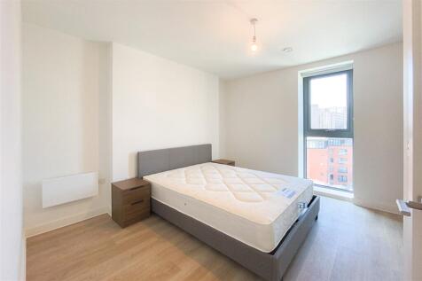 Exchange Point, Embankment West, M3 photo 4