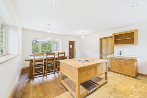 CAM02127G0-PR0342-STILL014