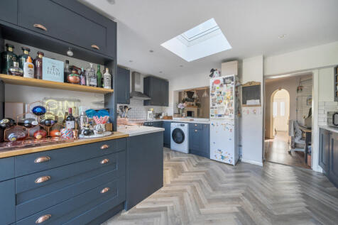 1371404-6-68fb844...