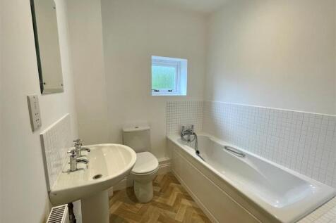Bathroom 2.jpg