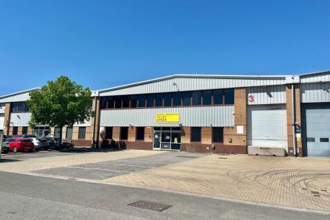 3 Beta Way Egham - Main 4.jpg