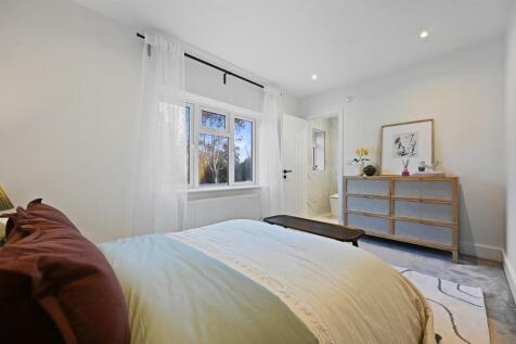 Master Bedroom to Ensuite.jpg