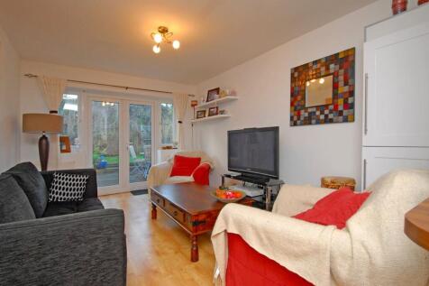 2-bed flat on Links Road, Tooting, London, SW17, £2,000/mo