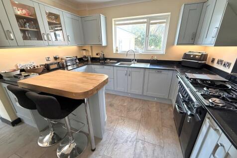 12 Sutton Avenue ...
