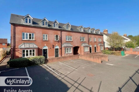 2-bed flat on Flat 12, Monmouth Court, TAUNTON, TA2 6AX, £1,150/mo