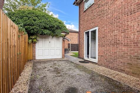 Extra Parking &amp; Outbuilding