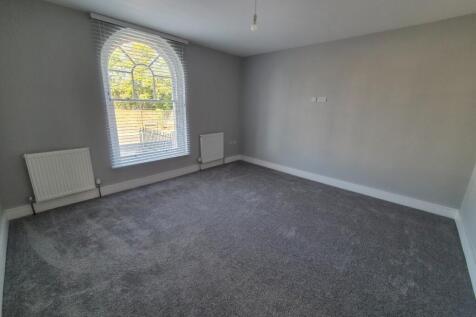 Darnley Road, Gravesend DA11 0RZ photo 5