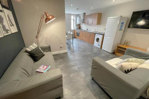 Flat 1, 27-29 Staffo