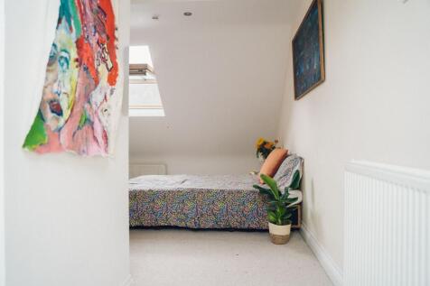 Ystafell Wely 2 / Bedroom 2