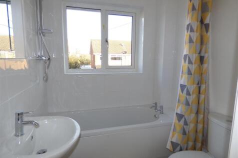 24 Turner Road bathroom.JPG