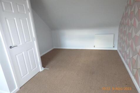 76 Wharncliffe Road - Bed.JPG