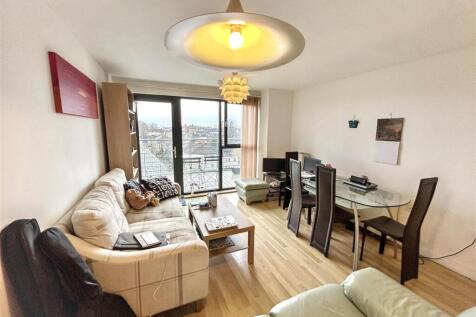 Open Plan Kitchen/ Lounge