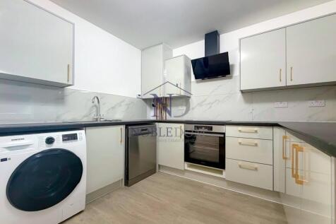 TWO BEDROOM GROUND FLOOR FLAT IN FELTHAM