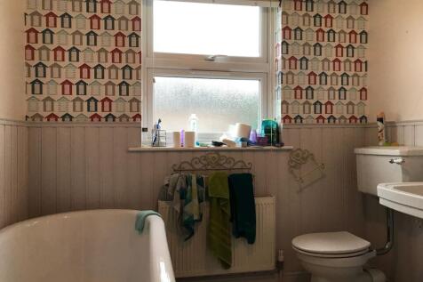 Extra Large 4 Bed Student House // SEP 2027 photo 3