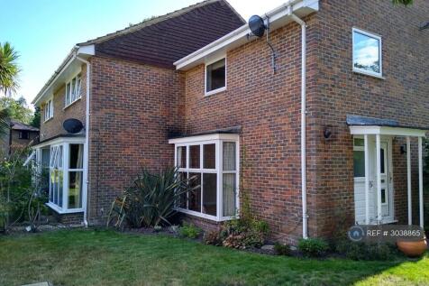 3-bed semi-detached on Wynton Grove, Walton-On-Thames, KT12, £2,400/mo
