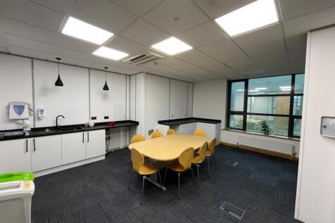 Office to rent Image 4