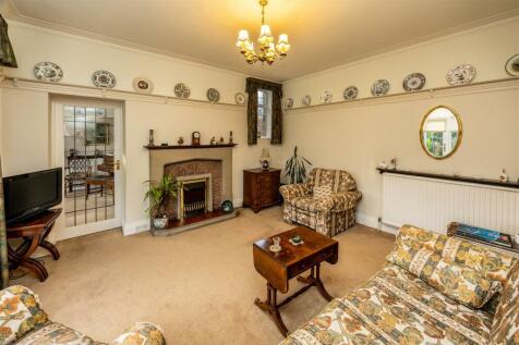 SITTING ROOM/FORMAL DINING ROOM