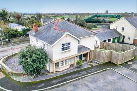 4 Bedroom En-Suite FAMILY HOME with an IMPRESSIVE