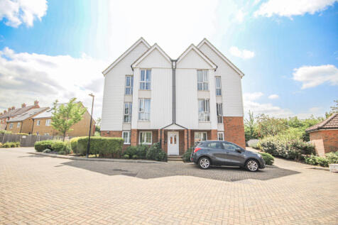Spacious Two Bedroom First Floor Flat with En Sui