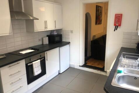 Kitchen 2.jpg