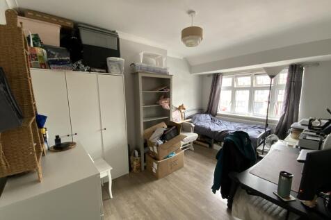 Carnforth Gardens, Hornchurch, Havering photo 5