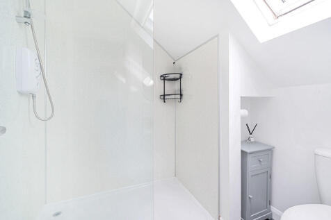 First Floor Showe...