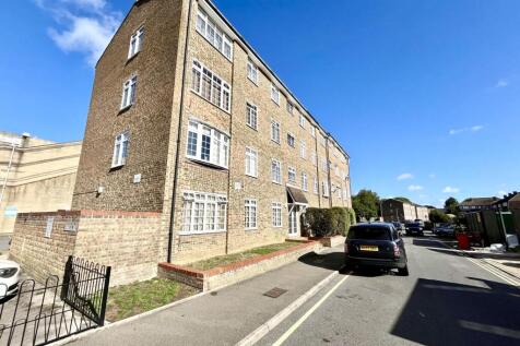 Chessington, KT9 - property photo