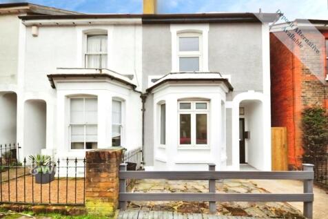 3-bed semi-detached on Yorke Road Reigate RH2, £2,250/mo