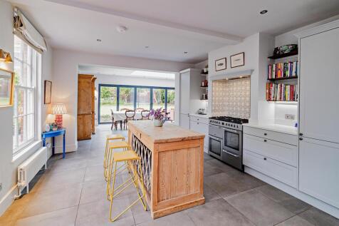 8689352-stills-interior02(1)-800.jpg