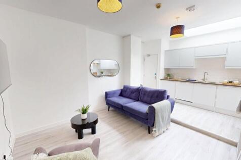 3-bed flat on Flat 1, 83/85, Park Street BS1 5PJ, £1,127/mo