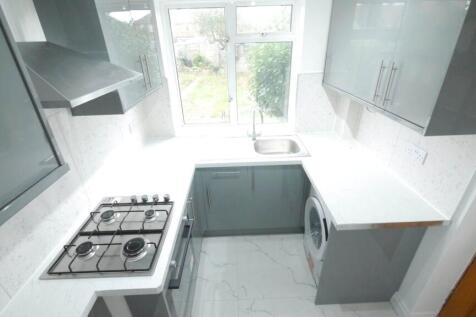 Birchwood Avenue, Hatfield photo 3
