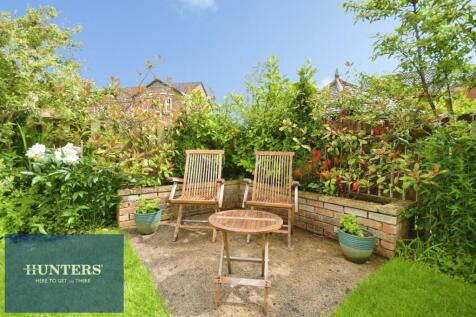 REAR GARDEN 03.jpg