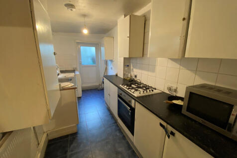 Room 4, 252 Aqueduct Street