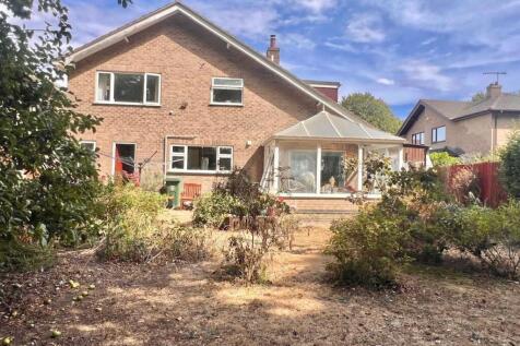 REAR GARDEN -