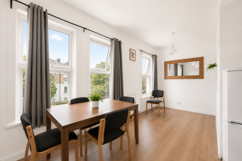 Lounge/Kitchen