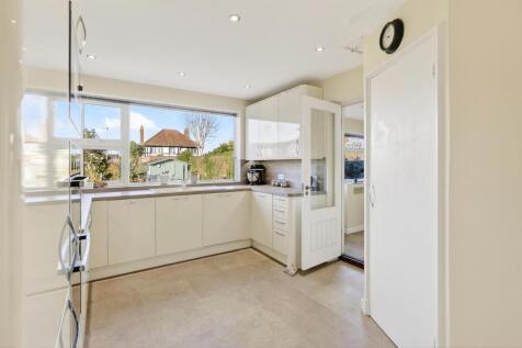 32 Harsfold Road Final-18.jpg