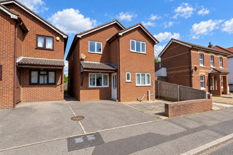 6-bed detached on Cardigan Road, Bournemouth, BH9, £3,750/mo