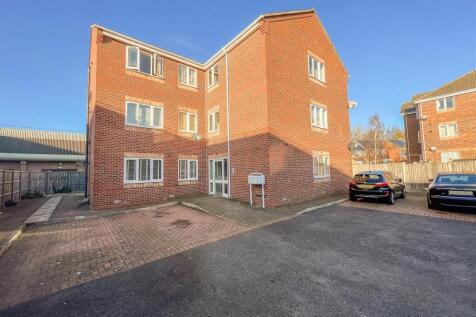 2-bed flat on Fairway Drive, Carlton, Nottingham, £825/mo