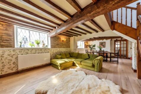High Road, Manthorpe, NG31 photo 3