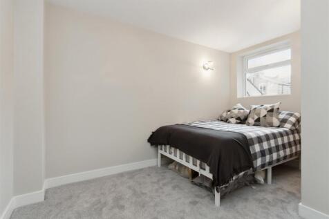 Flat 2, 52 Gilbey Road SW17 bedroom 2.jpg