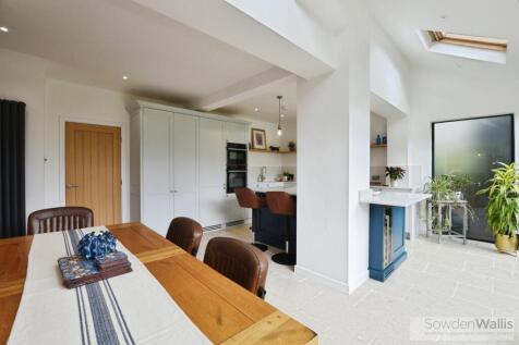 Open Plan Breakfast Kitchen